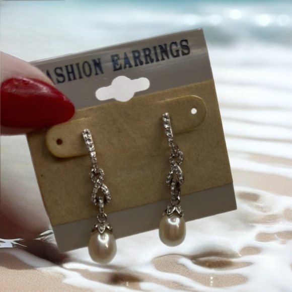 Elegant Silver and Natural Pearl Drop Earrings - Picture 3 of 4